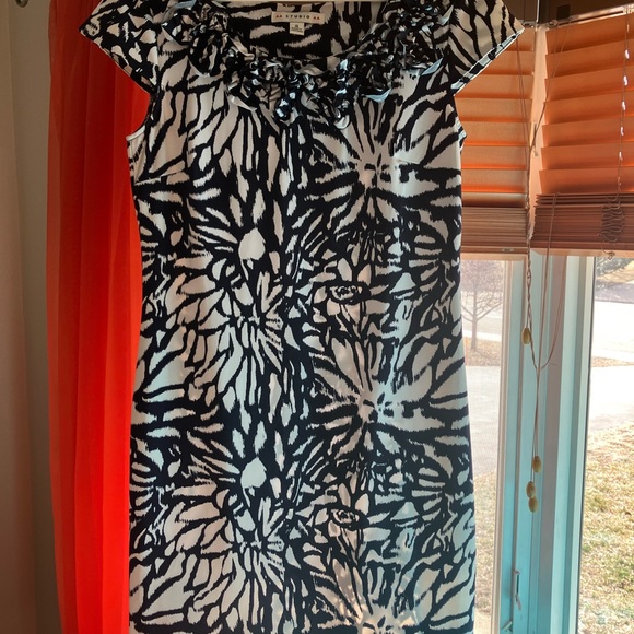 Lot of 6 beautiful dresses.  Semi formal or cocktail.  Size 10 or medium. Clean - Picture 2 of 7